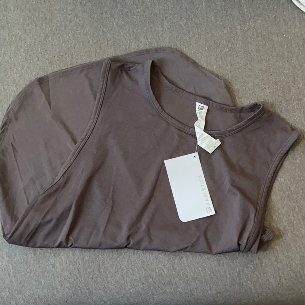 Cute deep purple fabletics sleeveless workout top!
